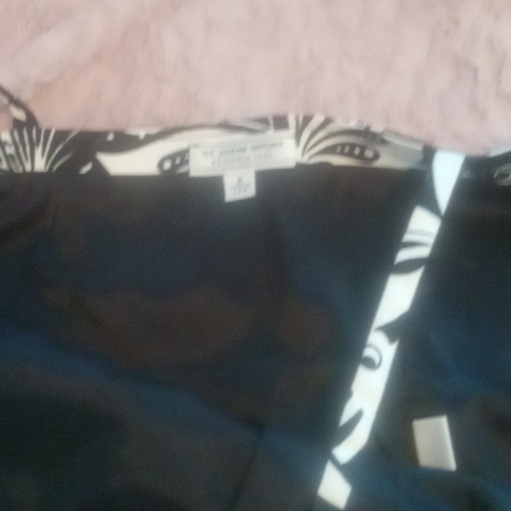 Saint john sport by marie gray size petite used in perfect condition tank top